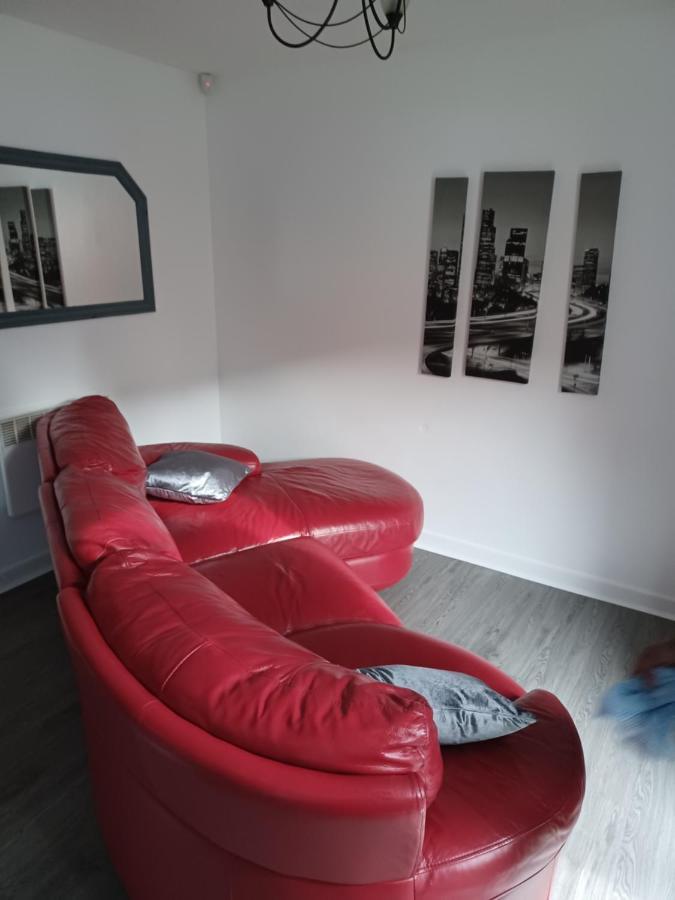 Remarkable 2-Bed Apartment In Вулвергемптон Экстерьер фото